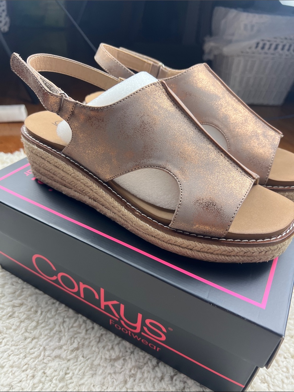 WOMENS CORKYS READY OR NOT BRONZE METALLIC WEDGE SANDAL SZ 8 NIB